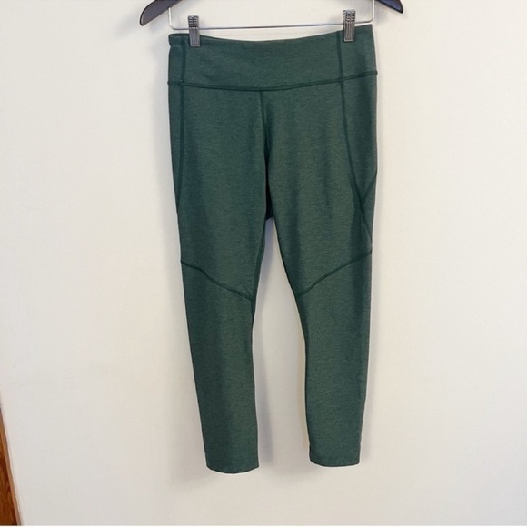 Outdoor Voices 3/4 Warm-up Crop Leggings in Hunter Green Size Medium Athletic - Picture 1 of 7